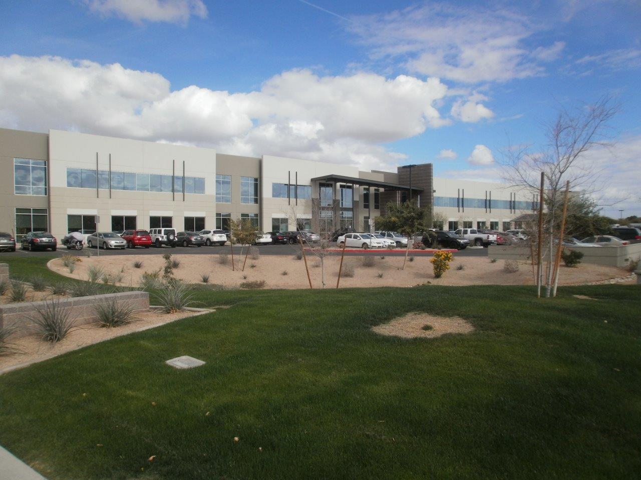 exterior view of Liberty Mutual Chandler , AZ office with green space and parking lot